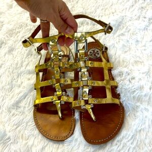 Tory Burch Women’s gold lame gladiators Sz 7